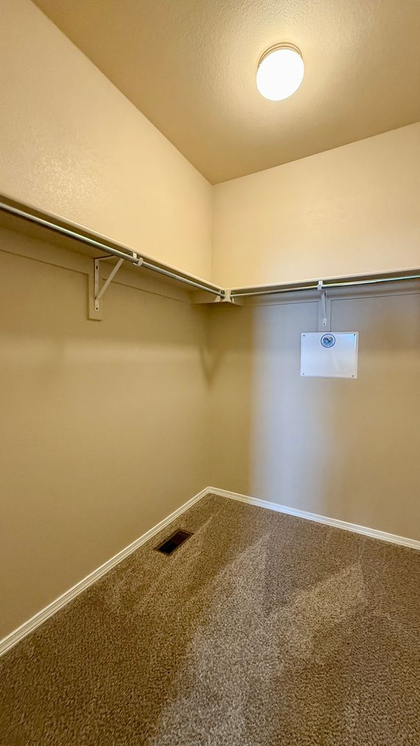 Building Photo - Modern Townhome with Mountain Views in Claremont Ranch