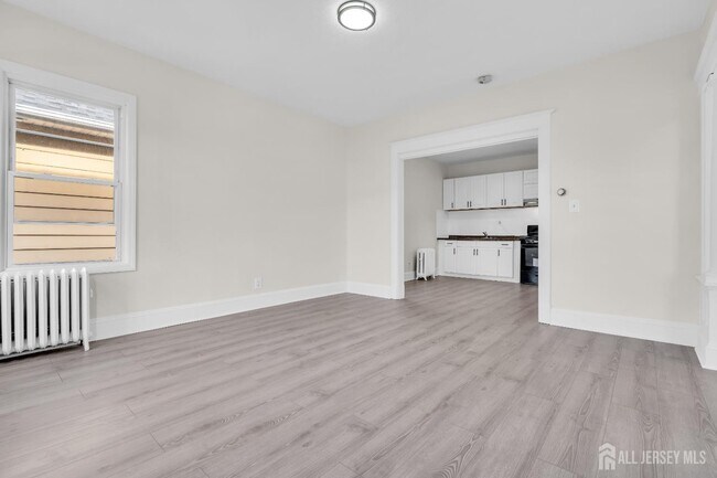 Building Photo - 375 Delavan St