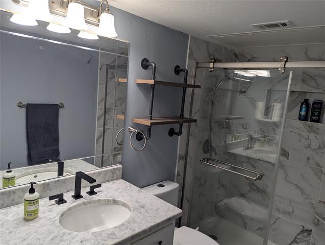 Building Photo - 18333 Roehampton Dr