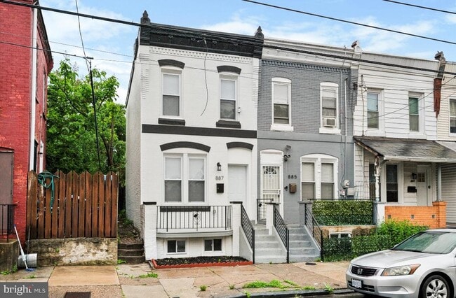 Building Photo - 887 N 46th St