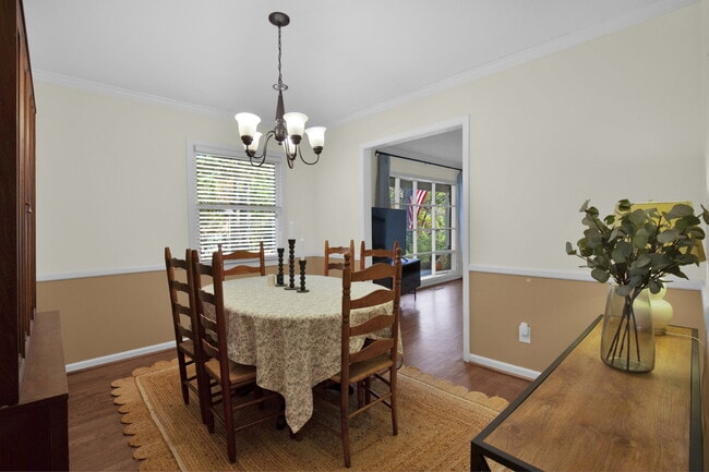 Building Photo - Huntington Park Home