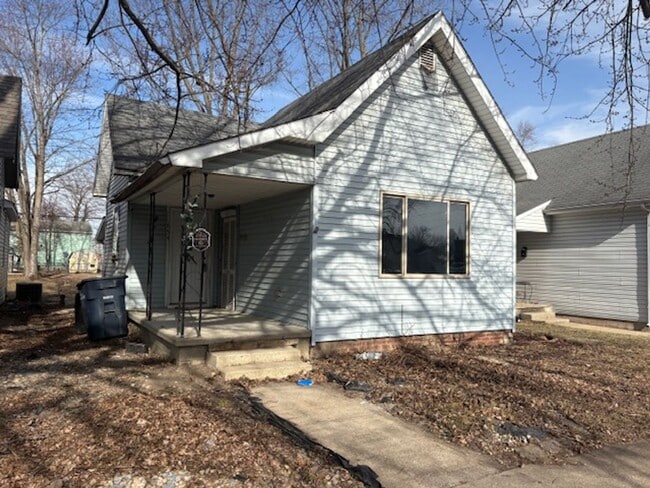 Building Photo - 854 E Washington St