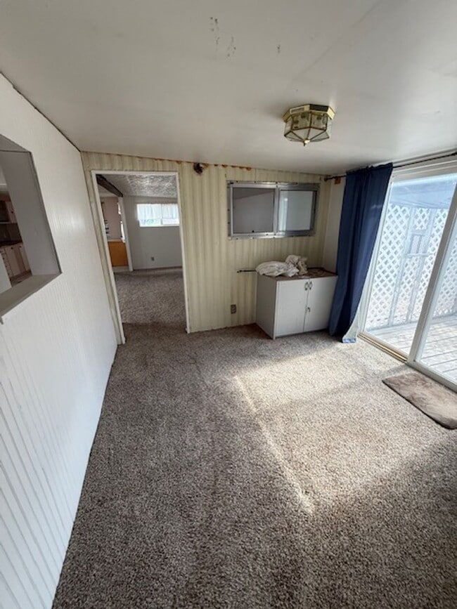 Building Photo - 2 bedroom manufactured home in Elko with a...