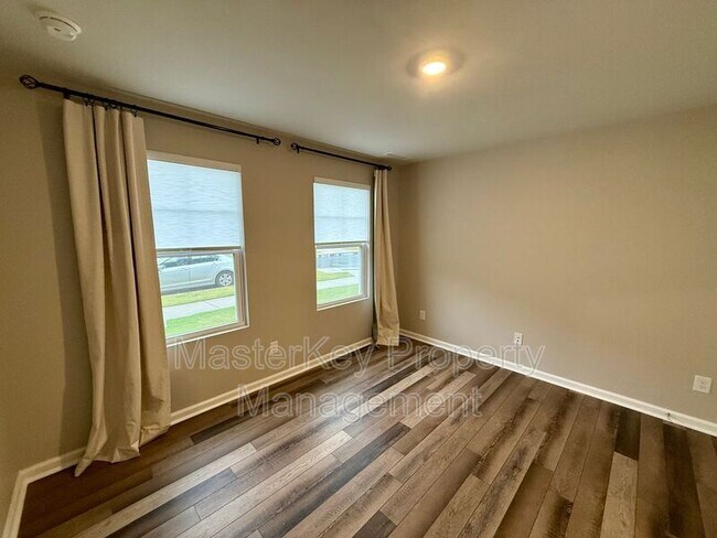 Building Photo - 427 Deercroft Dr