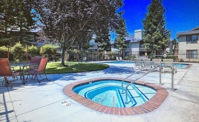 Building Photo - Great 2 bed 2 bath Condo in Hercules -- AV...