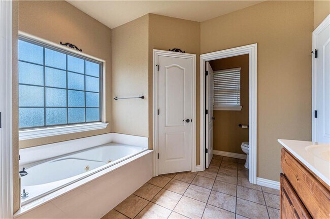 Building Photo - 126 S Angus Ln