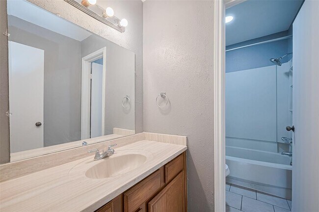 Building Photo - 8541 Sands Point Dr