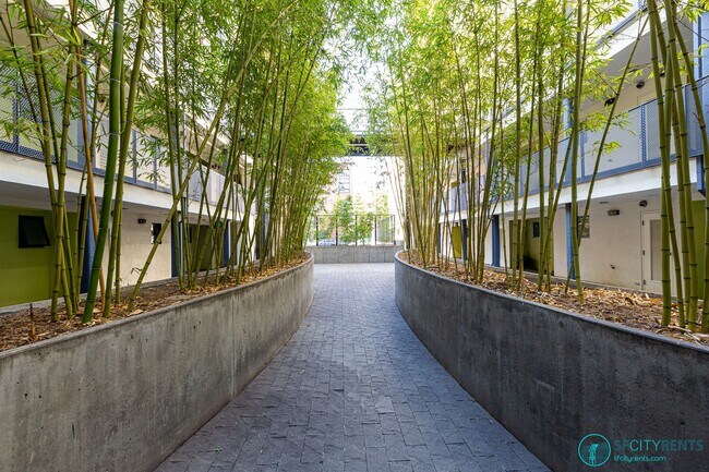 Building Photo - Dogpatch: Exceptional 1 Bed 1.5 Bath Condo @ Esprit Park with Garage Parking and Storage