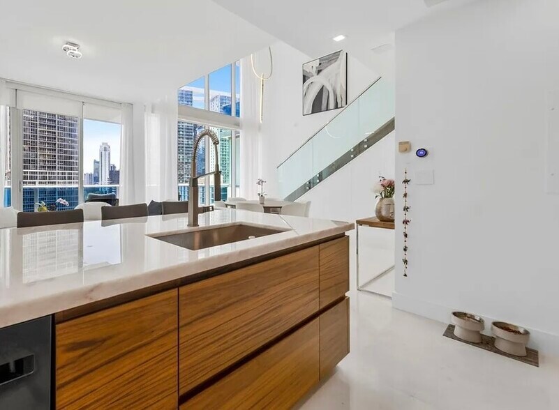 Building Photo - 200 Biscayne Boulevard Way