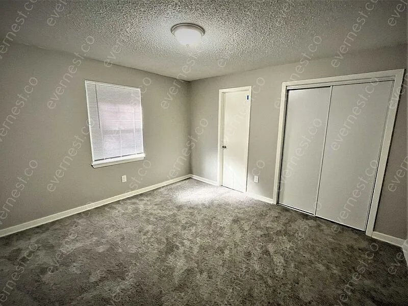 Building Photo - 315 Iris Ave