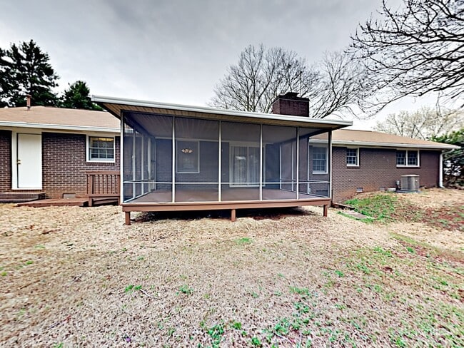 Building Photo - 490 Rocky Creek Dr