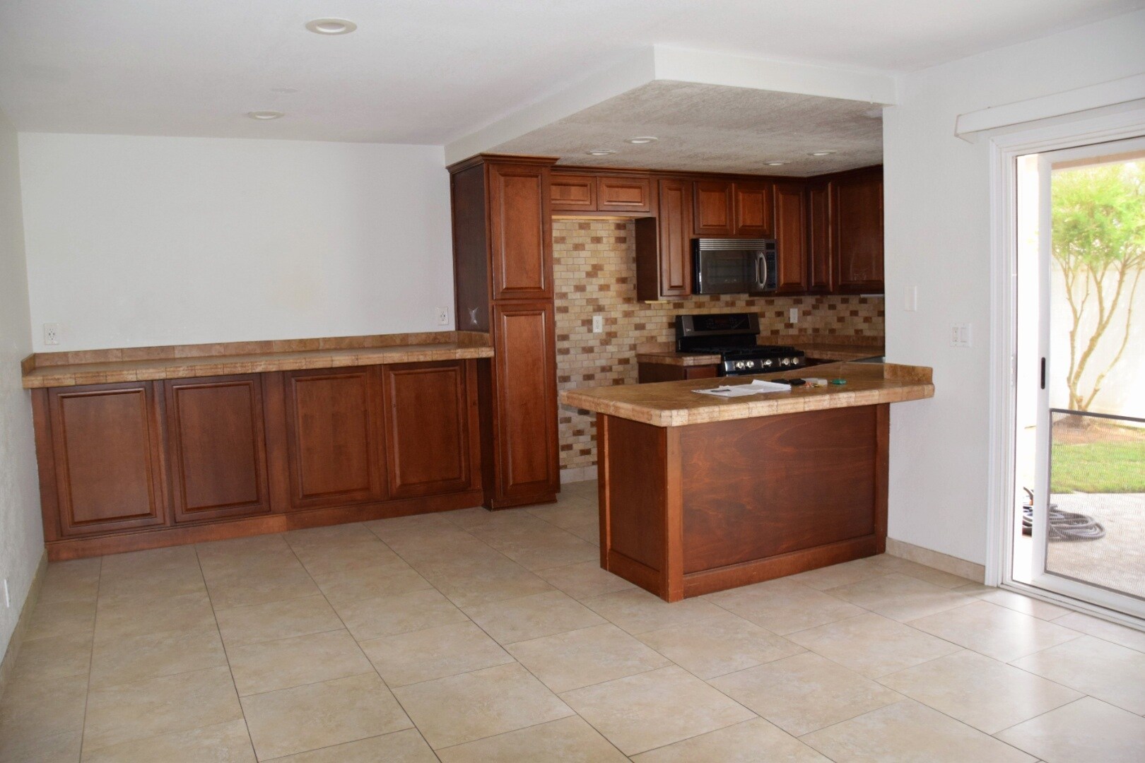 Building Photo - 44553 La Paz Rd