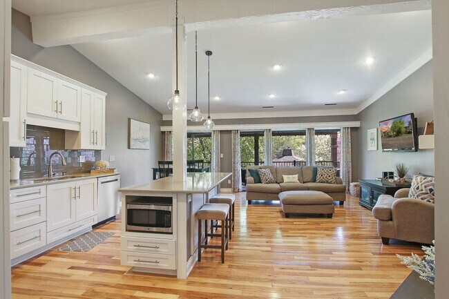 Building Photo - 36D Abbey Villa Circle