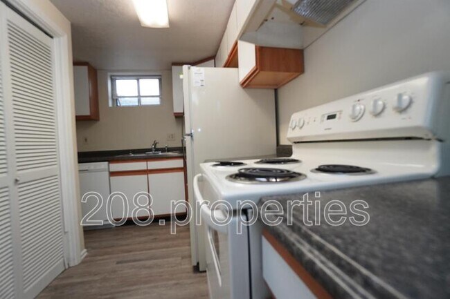 Building Photo - 1229 S Lincoln Ave