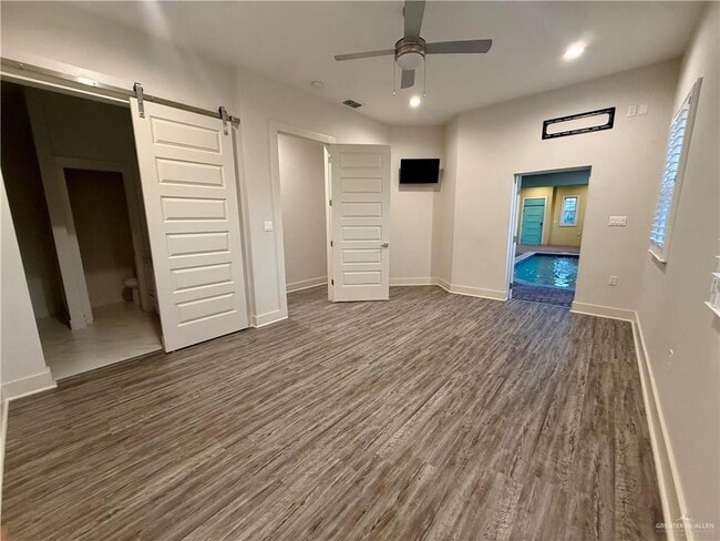 Building Photo - 25 Lago Washington