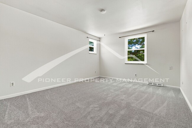 Building Photo - 2896 S Paris St