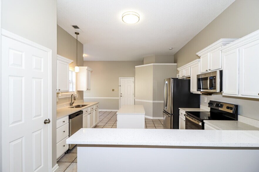 Building Photo - 9292 Tamhaven Dr