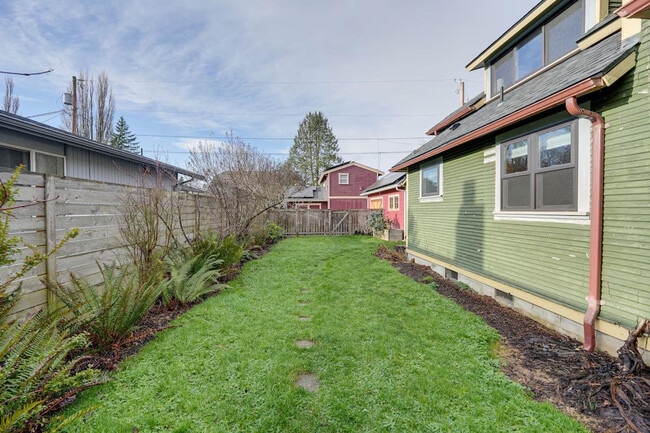 Building Photo - 2323 Elizabeth St