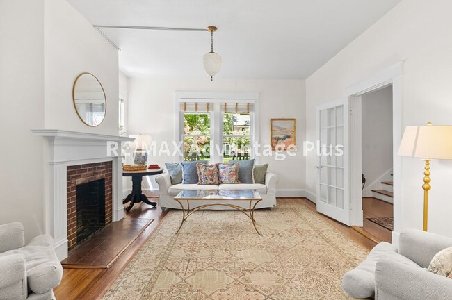 Building Photo - Spacious home located in The Avenues