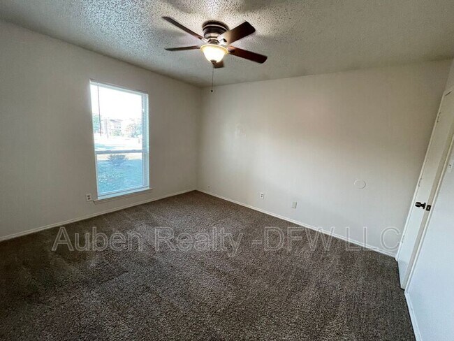 Building Photo - 5516 Lewis Ct