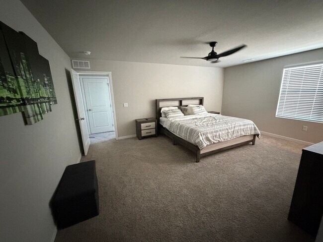 Building Photo - 2486 SE Morningdew Dr