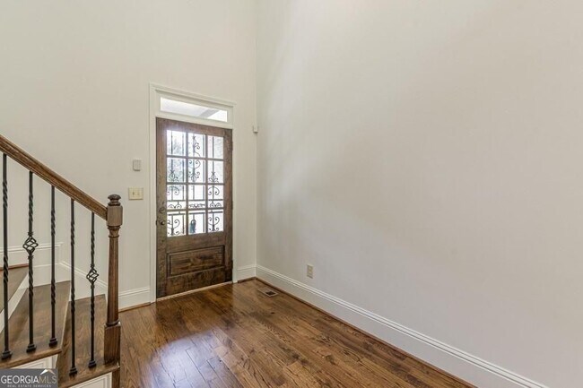 Building Photo - 1410 Eastland Rd SE