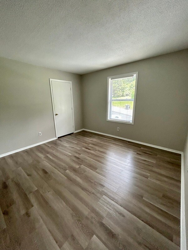 Building Photo - 1464 Sherwood Dr