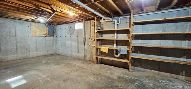 Building Photo - 323 Cushetunk Dr