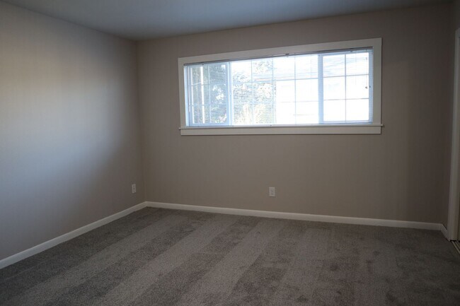 Building Photo - 600 SE 110th Ave
