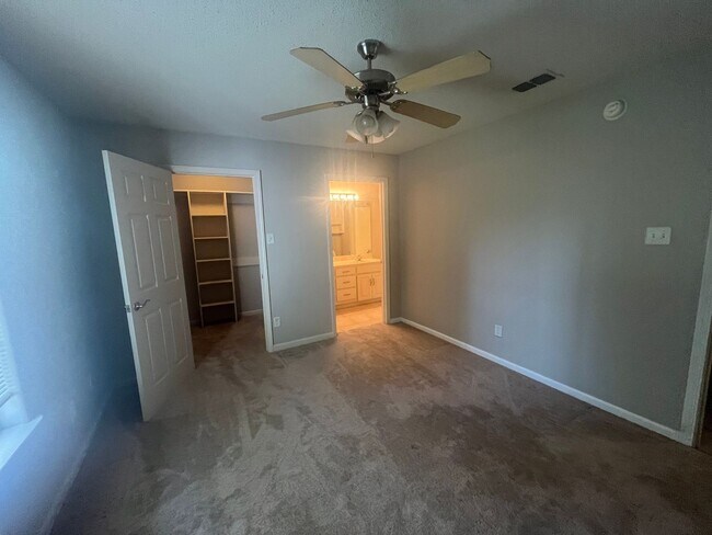 Building Photo - Nice Family home in Ward