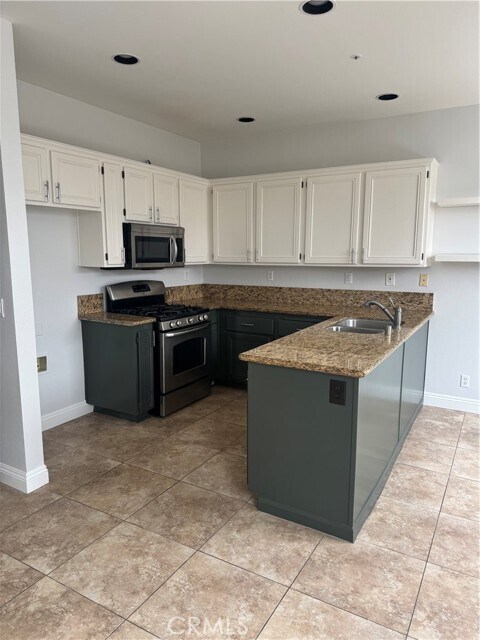 Building Photo - 2223 Pacific Ave