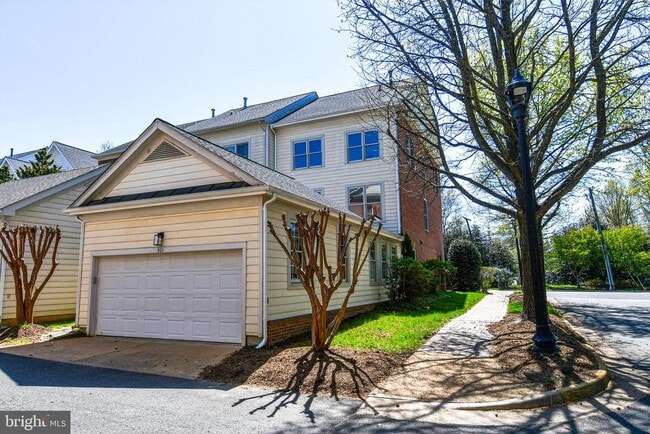 Building Photo - 301 Hillwood Ave