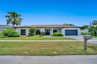 Building Photo - 16610 Royal Poinciana Dr