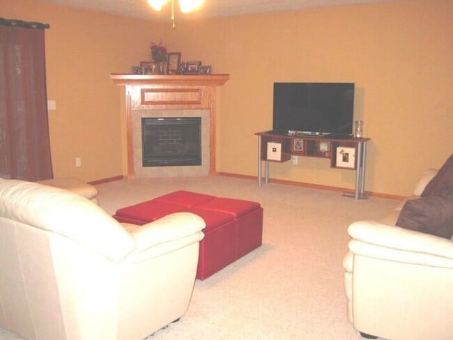Building Photo - $2,250 | 4 Bedroom, 3.5 Bathroom DUPLEX | ...