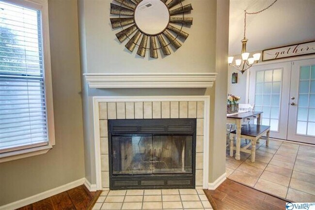 Building Photo - THREE BEDROOM/TWO BATH SPACIOUS RANCH - GR...