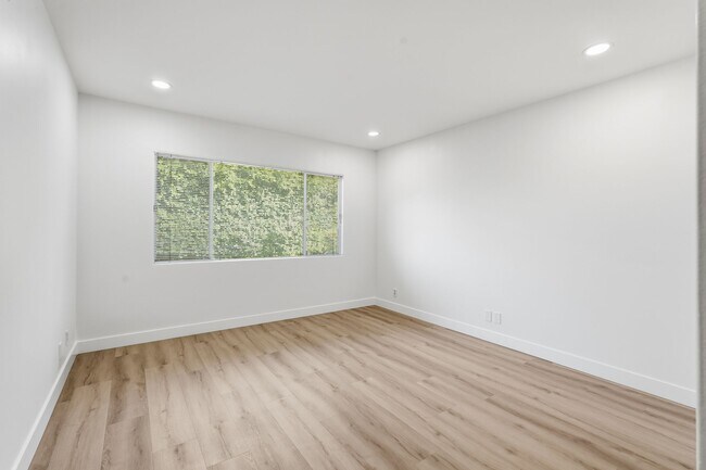 Building Photo - 23723 Aetna St