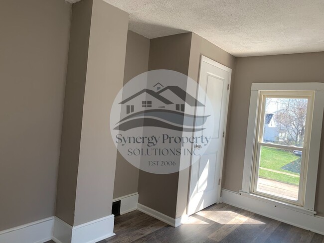 Building Photo - Nice home with Space to grow your Family!