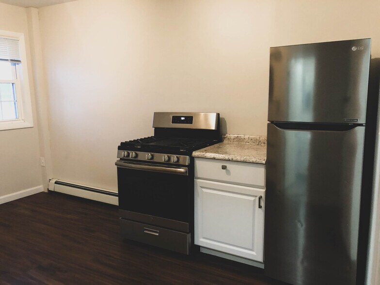 Kitchen 2g - 33 Tingley St