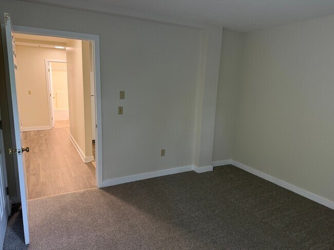 Building Photo - 30 Gatehouse Rd