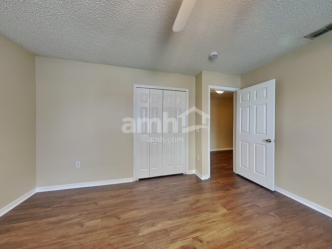 Building Photo - 30230 Double Dr