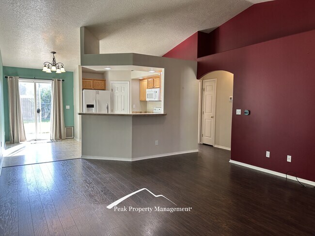 Building Photo - 605 W Mulberry Loop