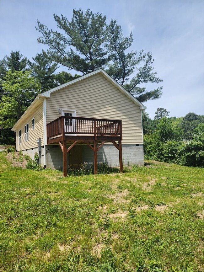 Building Photo - 68 Brevard Knoll Dr