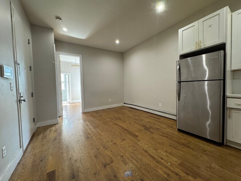 1R - 16 Lewis Ave