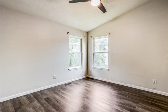 Building Photo - South Wichita Gem! Save $$ with solar panels