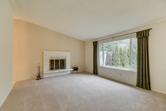 Building Photo - Beautiful 4 bedroom house with large backyard for rent in Sammamish!