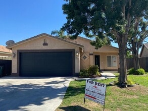 Building Photo - Adorable Home in NW Bakersfield