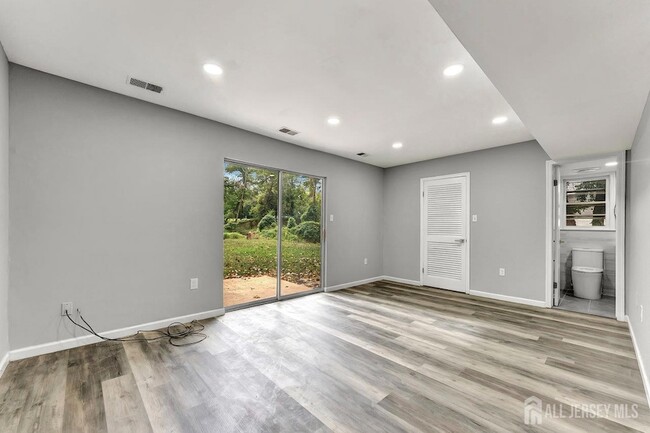 Building Photo - 5 Pelmont Pl