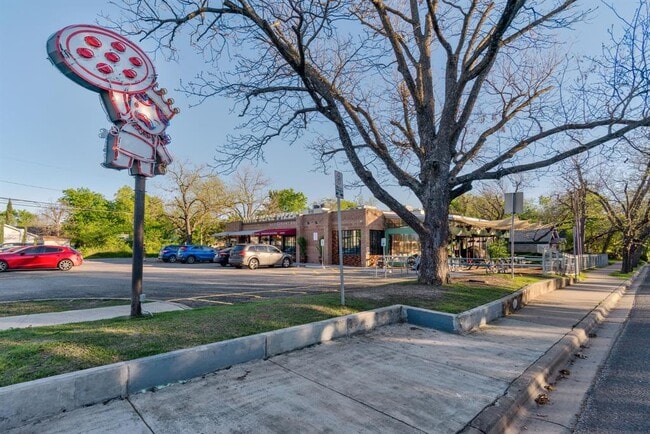 Building Photo - 406 Nelray Blvd