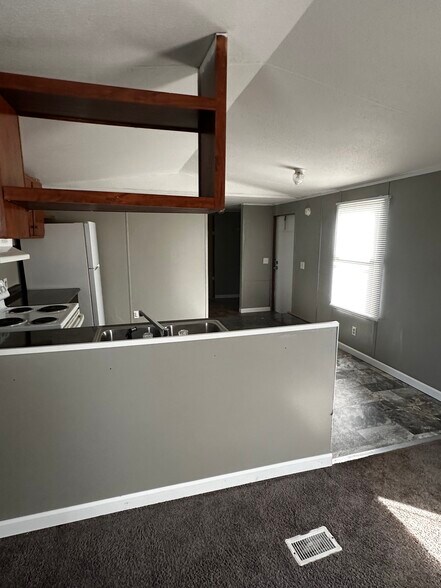 Building Photo - 32 Somerset Dr