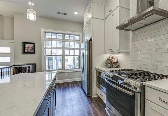 Building Photo - 4321 Parkside Pl